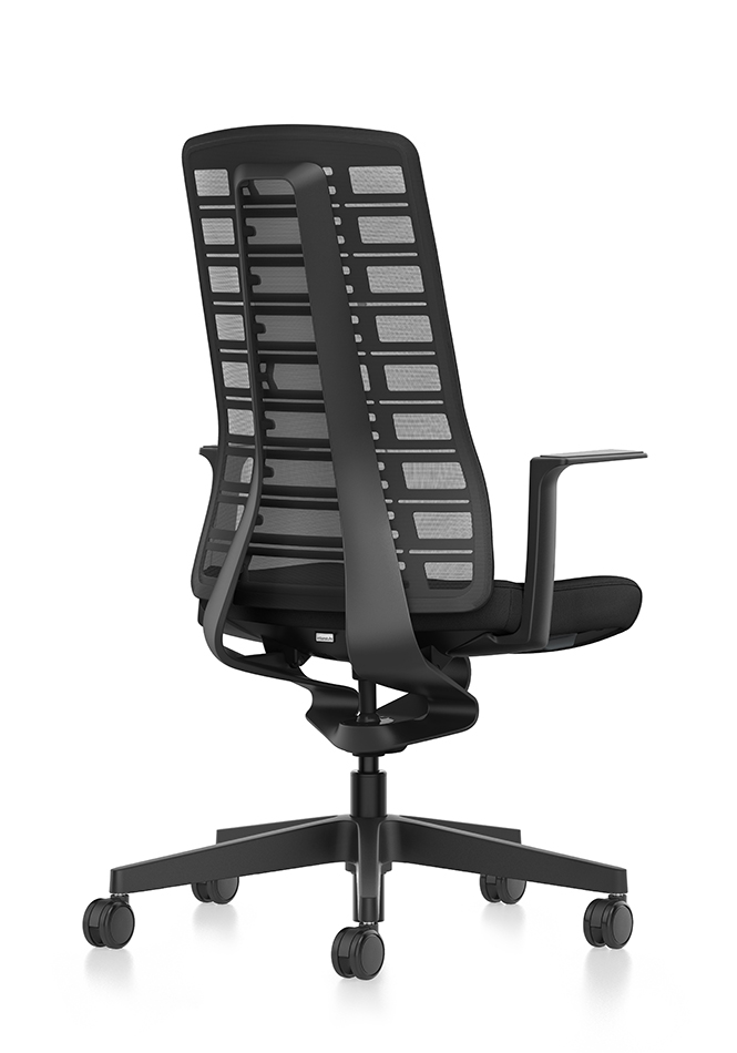 Side view of PURE ergonomic office chair with black mesh backrest, black seat cover, black T-armrests and plastic parts in black, (base, column, among others) with Smart Spring technology | by Andreas Krob & Joachim Brüske, b4k